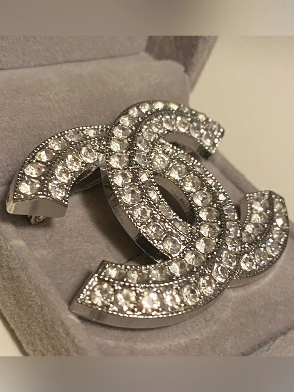 Fashion Jewelry Crystal Interlocking Logo C-C Luxury Brooch -Clear/Silver Large